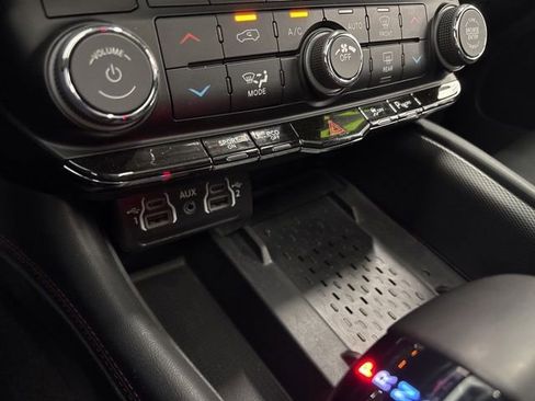Used 2025 Dodge Durango R/T AWD/4WD image 43