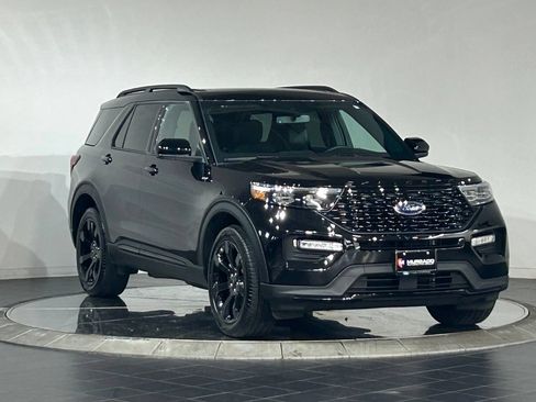 Used 2023 Ford Explorer ST-Line w/ Class IV Trailer Tow Package AWD/4WD image 2