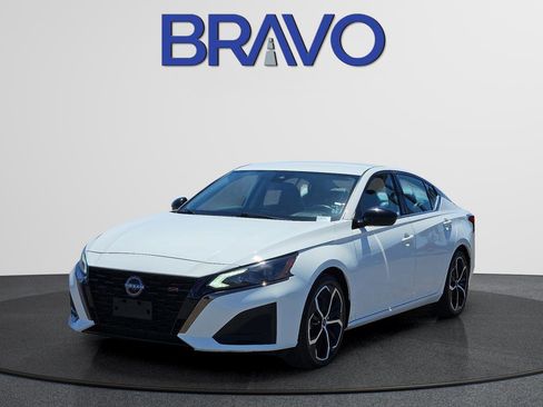 Used 2024 Nissan Altima 2.5 SR FWD image 1