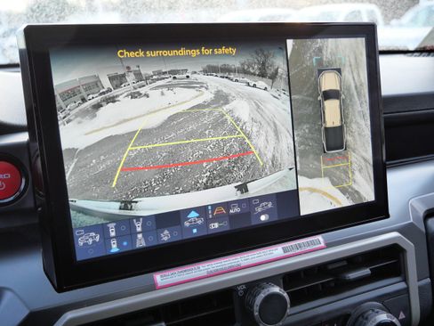 Used 2024 Toyota Tacoma TRD Off-Road image 30