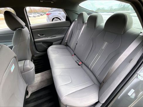 Certified 2025 Hyundai Elantra Sport image 19