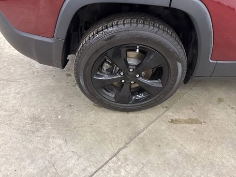 Used 2021 Jeep Cherokee Latitude Plus image 26