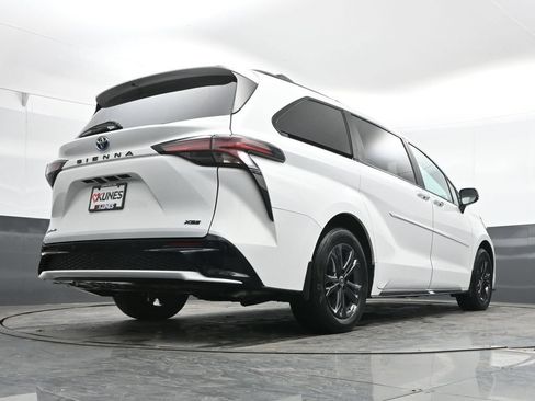 Used 2025 Toyota Sienna XSE AWD/4WD image 25