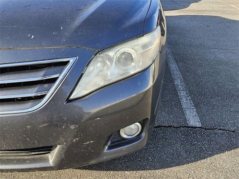 Used 2011 Toyota Camry LE image 4