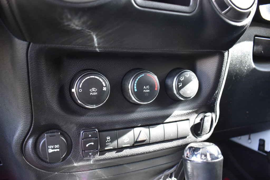 Used 2015 Jeep Wrangler Sport w/ Quick Order Package 24S AWD/4WD image 16