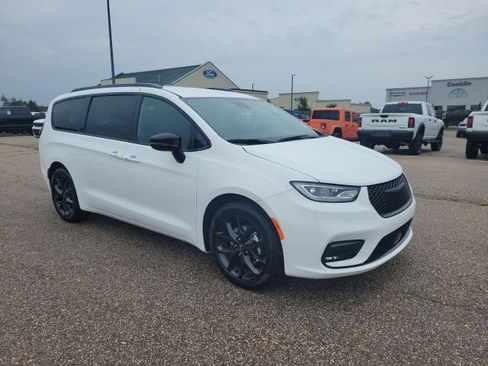 New 2026 Chrysler Pacifica Select w/ S Appearance Package image 21