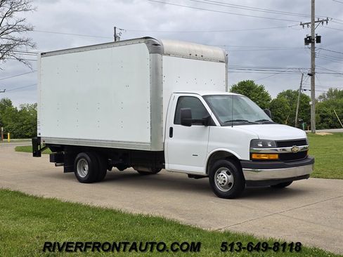 Used 2021 Chevrolet Express 3500 w/ Driver Convenience Package RWD image 9