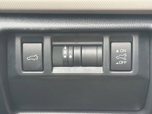 Certified 2025 Subaru Forester Premium AWD/4WD image 26