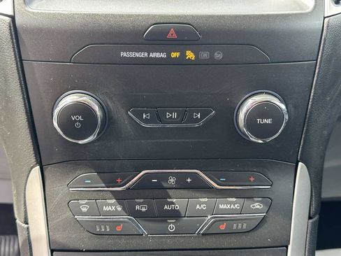 Used 2020 Ford Edge SEL w/ Cold Weather Package image 18