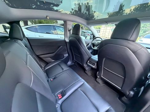 Used 2021 Tesla Model Y Long Range AWD/4WD image 19