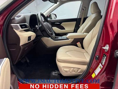 Used 2021 Toyota Highlander XLE AWD/4WD image 13
