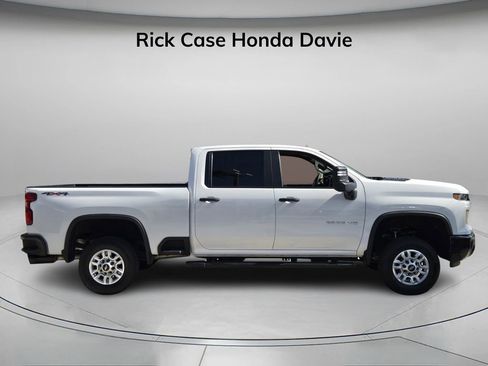 Used 2024 Chevrolet Silverado 2500 Custom w/ Custom Value Package AWD/4WD image 3