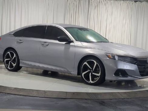 Used 2021 Honda Accord Sport image 2