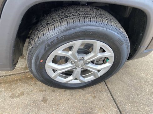 Used 2024 Jeep Compass Latitude image 31