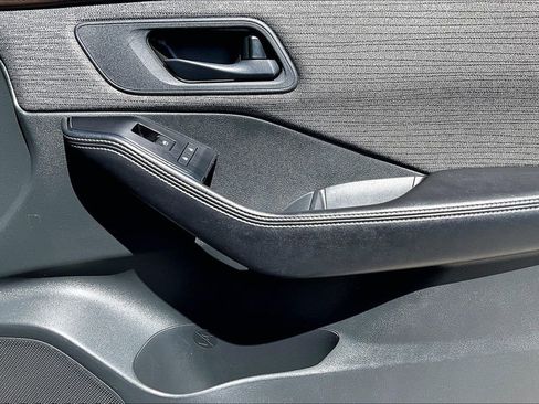 Used 2021 Nissan Rogue S AWD/4WD image 22