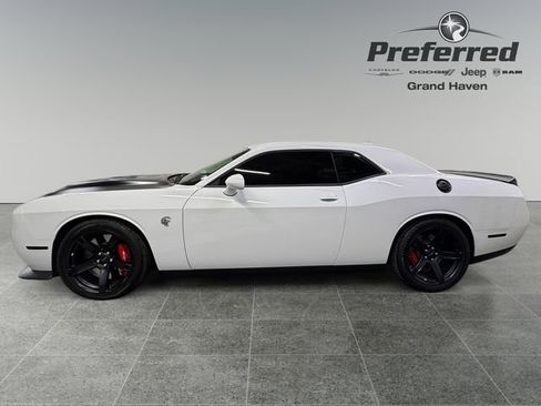 Used 2021 Dodge Challenger SRT Hellcat w/ Plus Package RWD image 9
