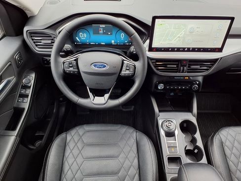 Used 2023 Ford Escape Platinum w/ Premium Technology Package image 6