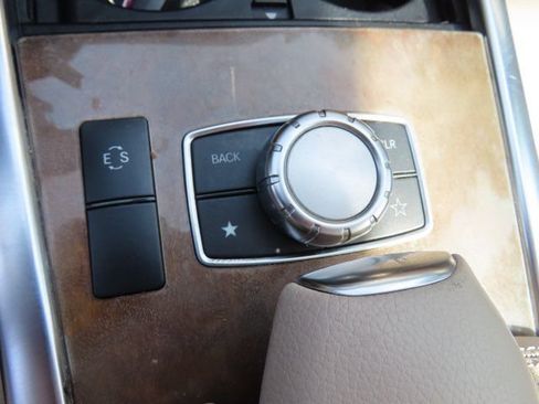 Used 2014 Mercedes-Benz E 350 4MATIC Sedan image 26