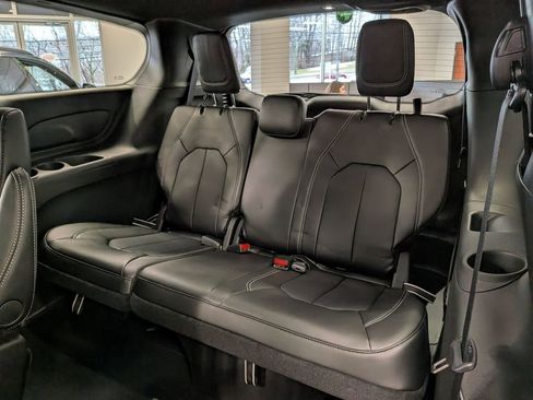 New 2026 Chrysler Pacifica Select AWD/4WD image 22