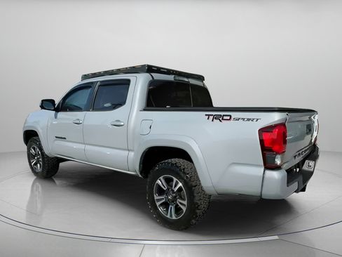 Used 2019 Toyota Tacoma TRD Sport image 19