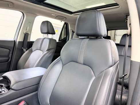 Used 2025 Honda Pilot Touring image 16