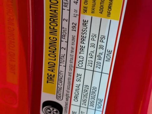 Used 2022 Chevrolet Corvette Stingray Premium Cpe w/ Z51 Performance Package image 23