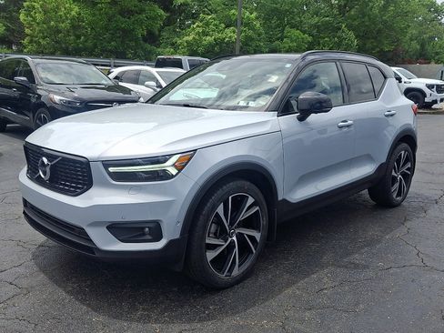 Used 2020 Volvo XC40 T5 R-Design w/ Protection Package AWD/4WD image 3