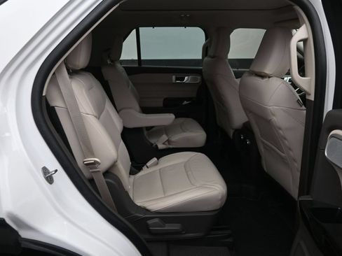 Used 2023 Ford Explorer Platinum w/ Technology Package AWD/4WD image 13