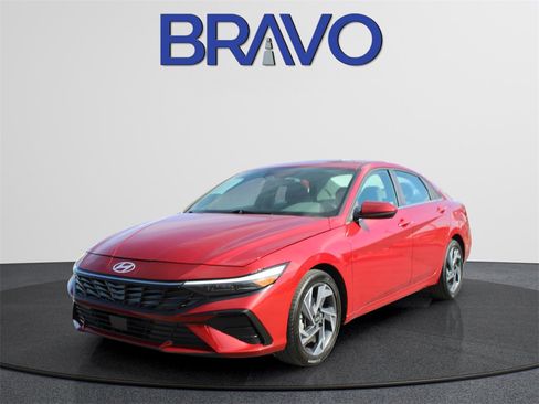 Used 2025 Hyundai Elantra SEL image 8
