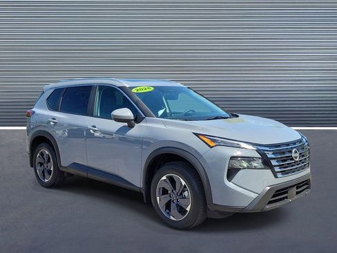 Used 2026 Nissan Rogue SV w/ SV Premium Package FWD image 2