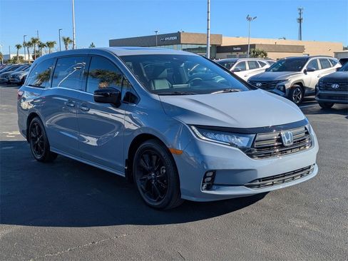 Used 2024 Honda Odyssey Sport image 3