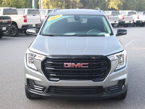 Used 2023 GMC Terrain SLE w/ Driver Convenience Package AWD/4WD image 2