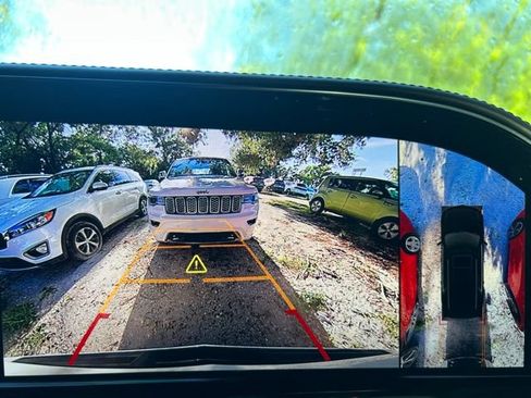 Used 2021 Cadillac Escalade Premium Luxury AWD/4WD image 15