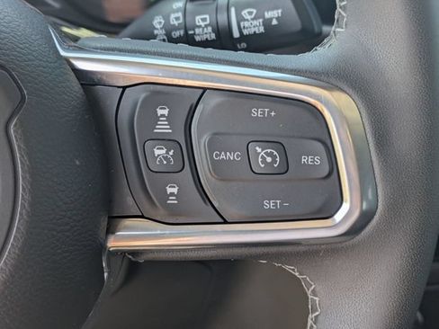 Used 2025 Jeep Wrangler Unlimited Sahara AWD/4WD image 19