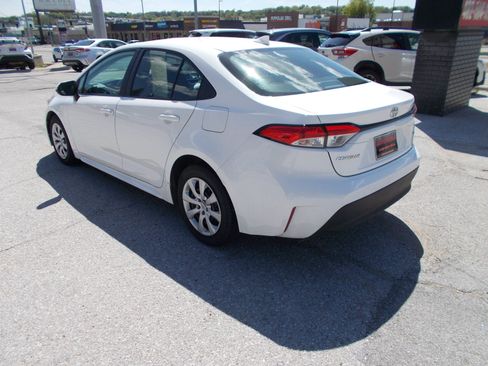 Used 2024 Toyota Corolla LE FWD image 7