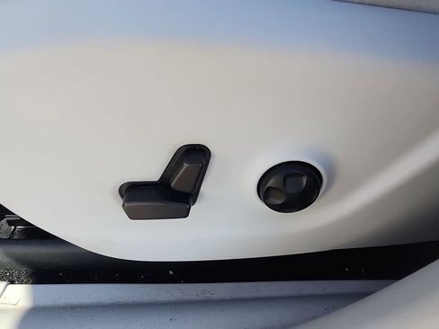 Used 2020 Jeep Cherokee Limited image 29