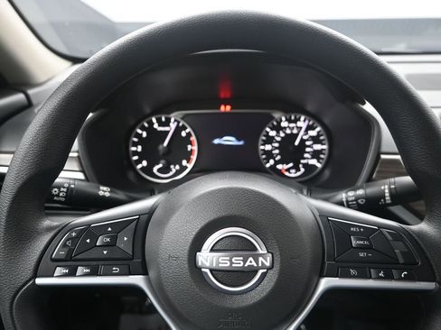 Used 2025 Nissan Altima 2.5 SV image 15