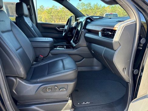 Used 2025 GMC Yukon XL Denali image 9