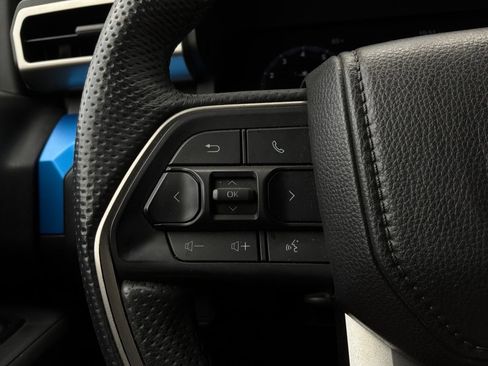 Used 2025 Toyota Tacoma TRD Off-Road AWD/4WD image 32