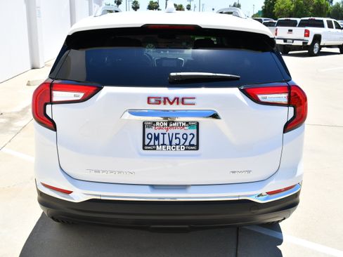 Used 2024 GMC Terrain SLT w/ Infotainment Package II AWD/4WD image 9