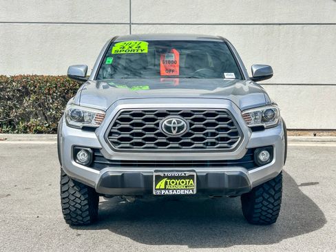 Used 2021 Toyota Tacoma TRD Off-Road w/ Technology Package image 2