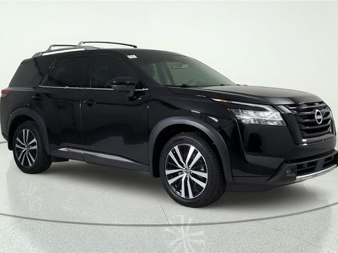 Used 2024 Nissan Pathfinder Platinum w/ Lighting Package (N92) AWD/4WD image 10