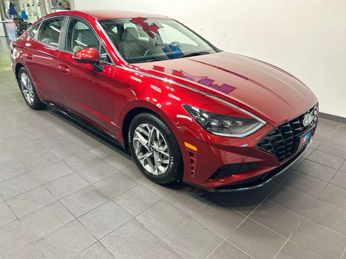 Used 2023 Hyundai Sonata SEL FWD image 2