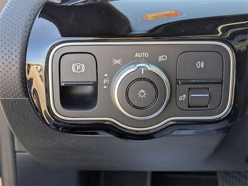 Used 2025 Mercedes-Benz CLA 250 4MATIC image 16