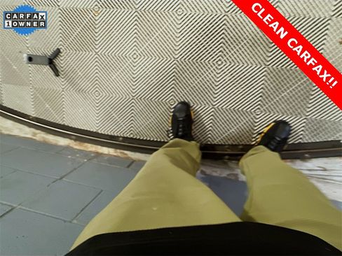 Certified 2023 Kia Carnival EX image 5