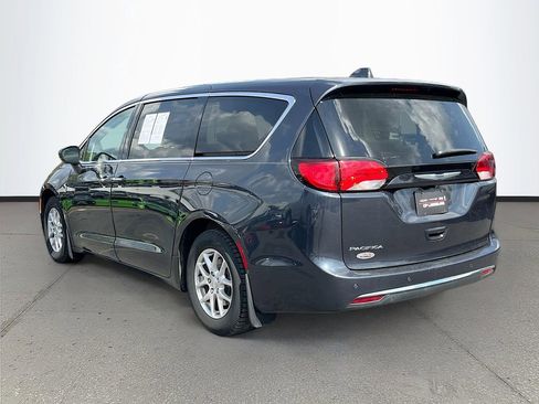 Certified 2020 Chrysler Pacifica Touring image 5