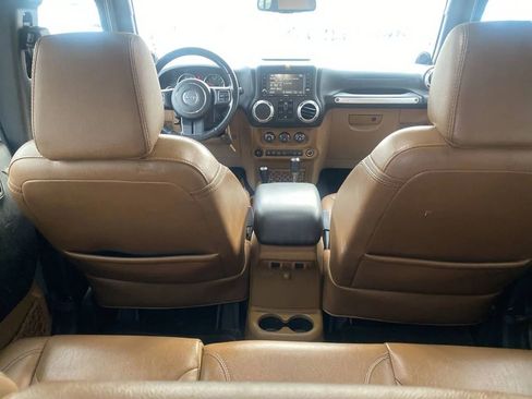 Used 2014 Jeep Wrangler Unlimited Sahara w/ Connectivity Group image 7