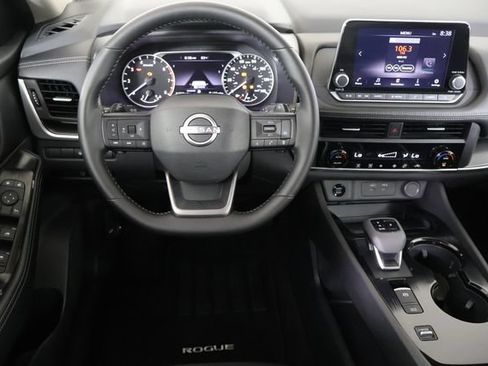 Used 2025 Nissan Rogue SV FWD image 17