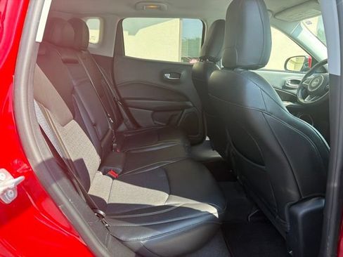 Used 2018 Jeep Compass Latitude AWD/4WD image 10