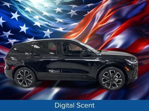 New 2026 Lincoln Nautilus Reserve AWD/4WD image 9